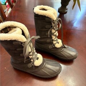Gray Winter Boots with Faux Fur Lining